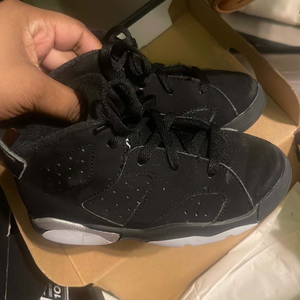 Black and silver metallic 6s